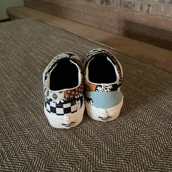 Vans - Picture 5 of 8